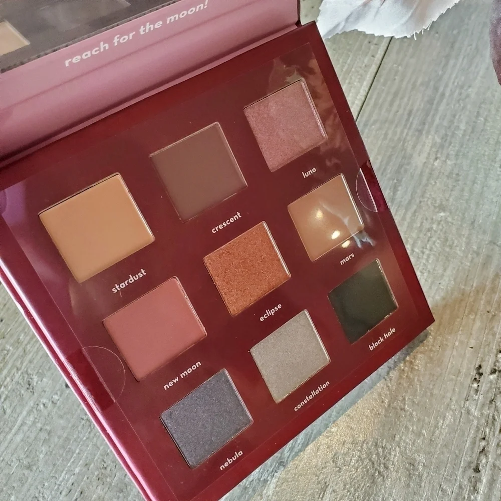 The Crème Shop nwt crème