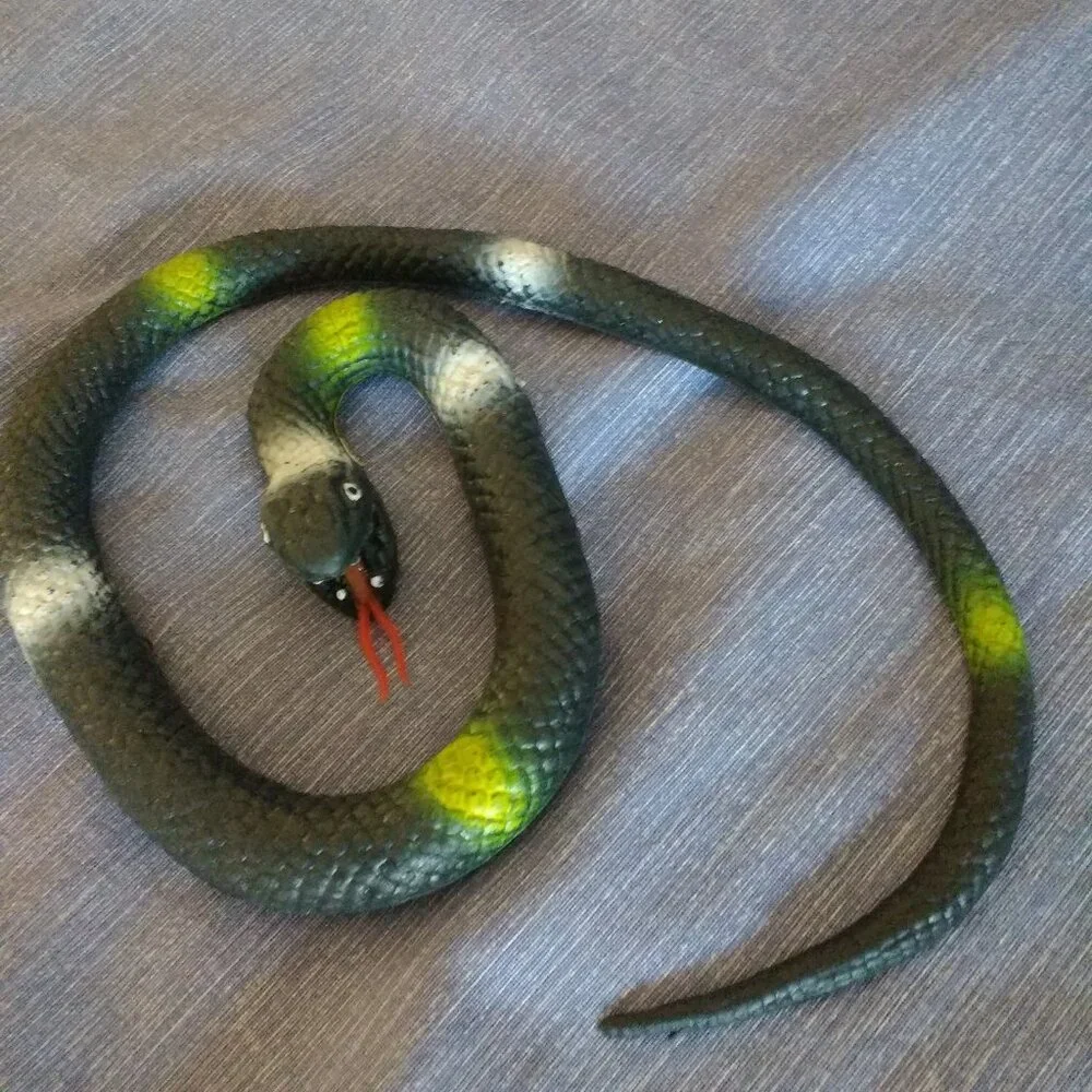 Snakes plastic toys x 6