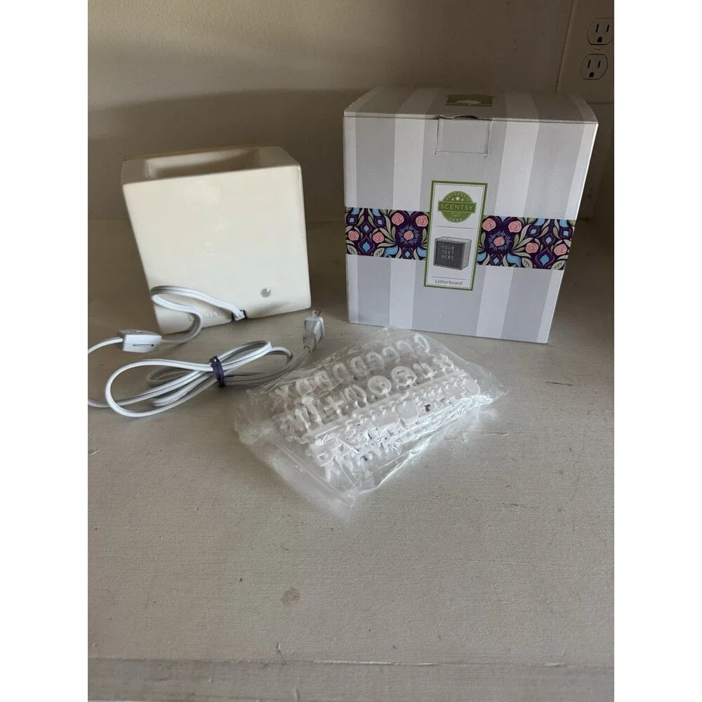 Scentsy Wax Warmer Letterboard / Message Board with Letters and Box