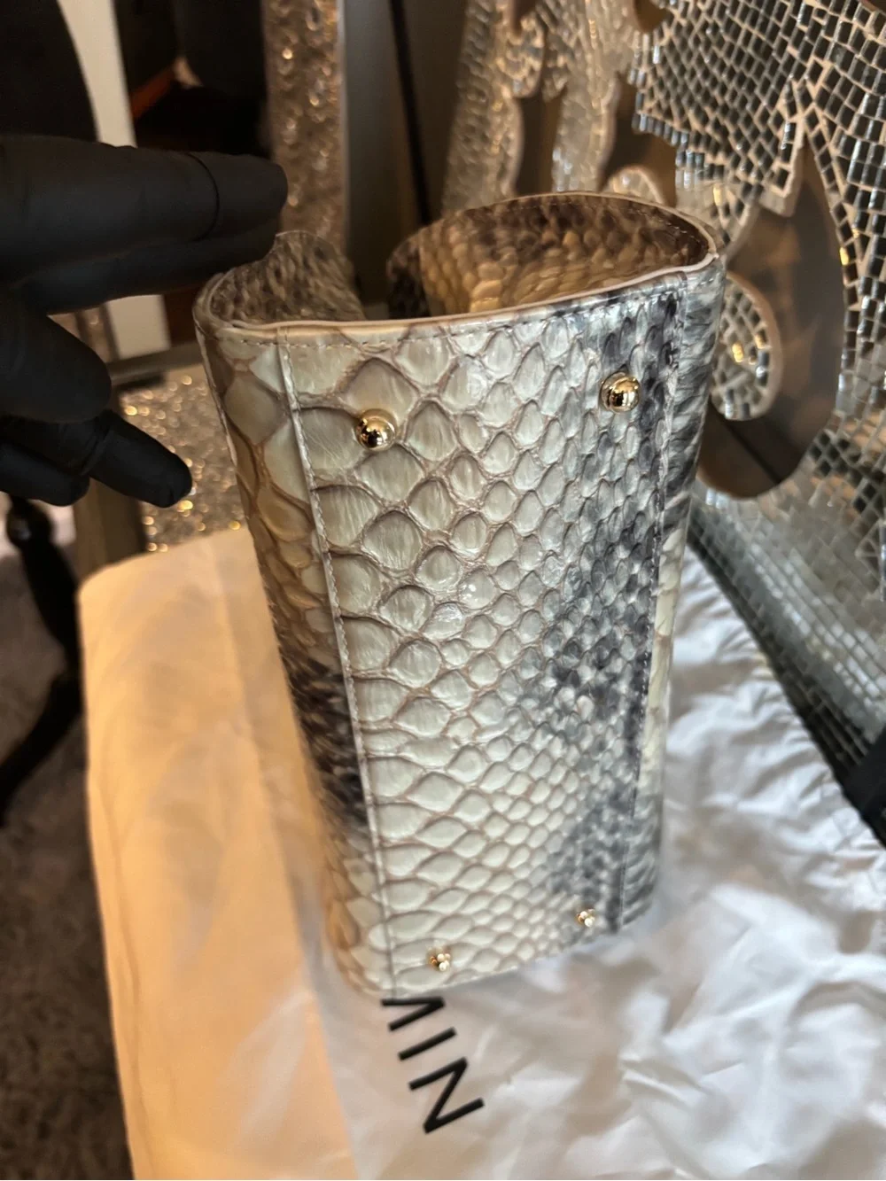 Brahmin handles texture closure