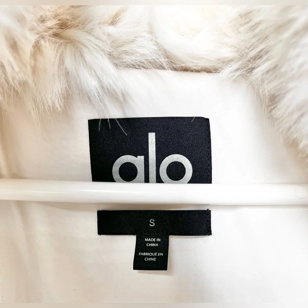 Alo Yoga Opulent Faux Fur Cropped Jacket Size Small Winter Coat LIMITED.