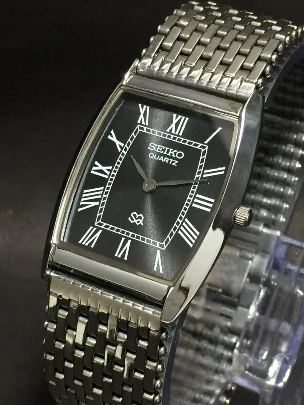 Vintage Style Seiko Quartz Mens Silver Watch & Black accents W/ Metal Strap