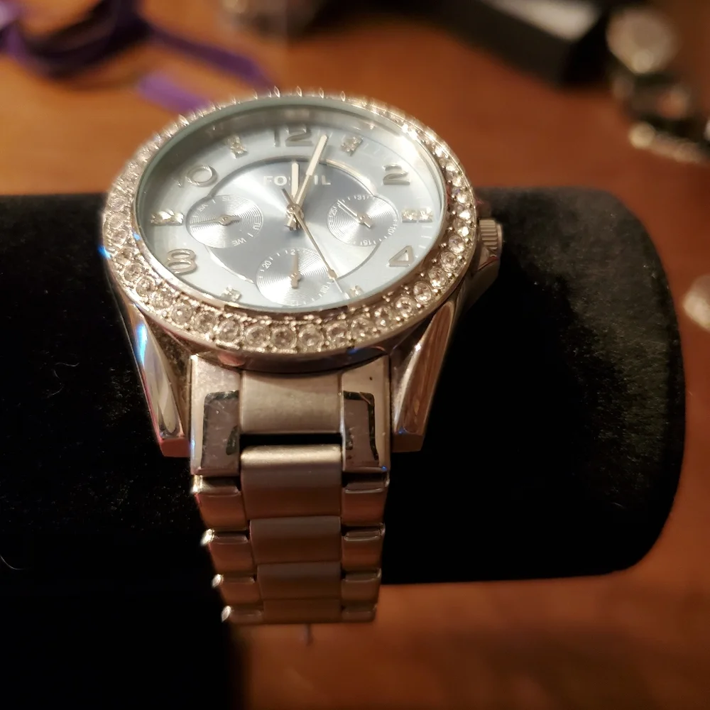Fossil Brush & Polished Silver Tone Riley Multifunction Crystal Accent W…
