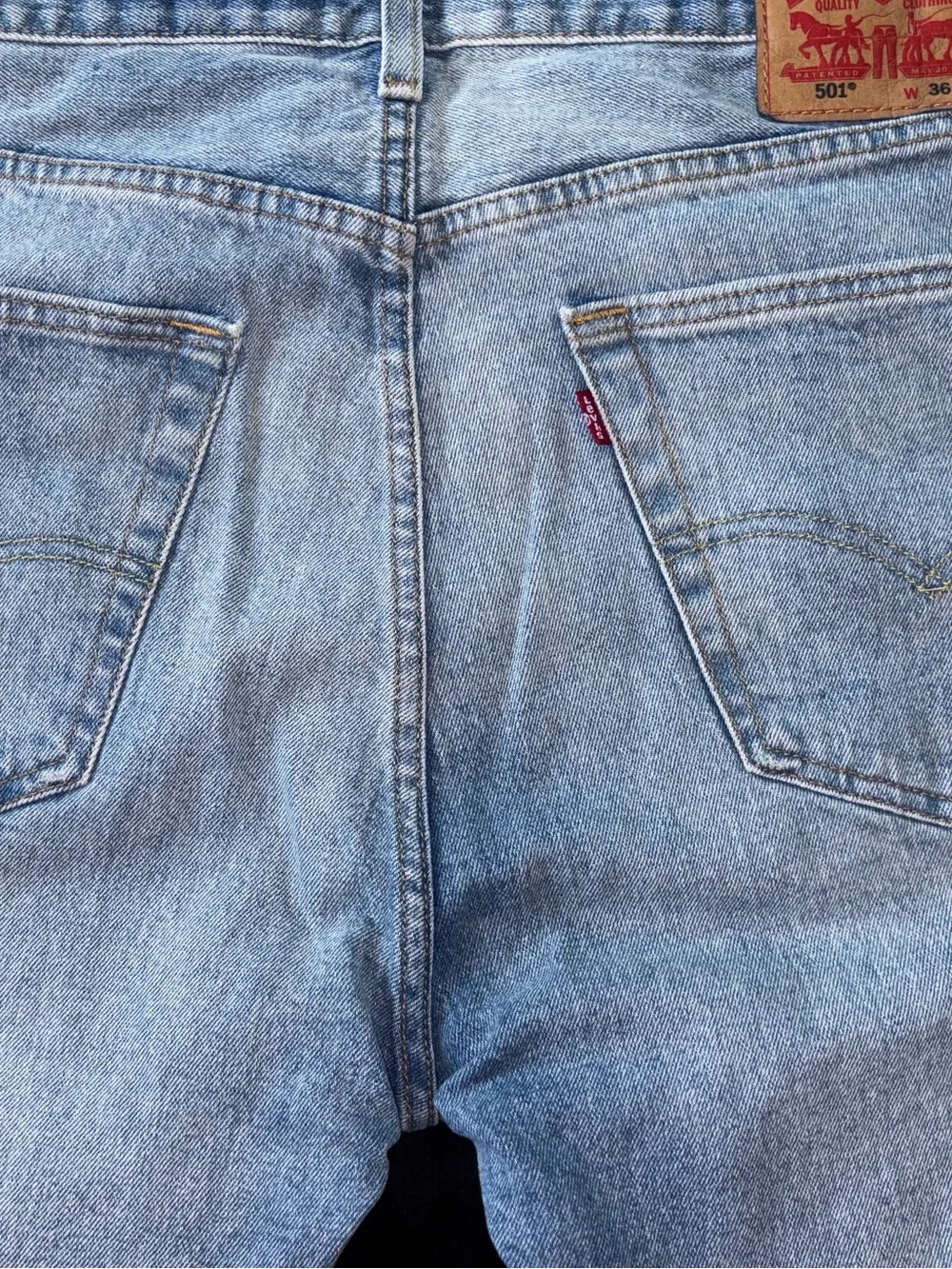 Levis relaxed fit