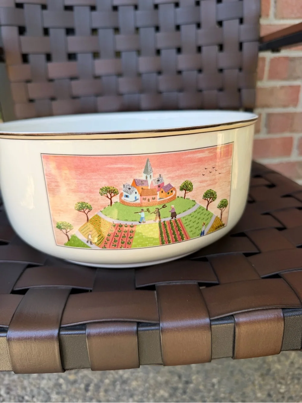 Villeroy & Boch measures 25”