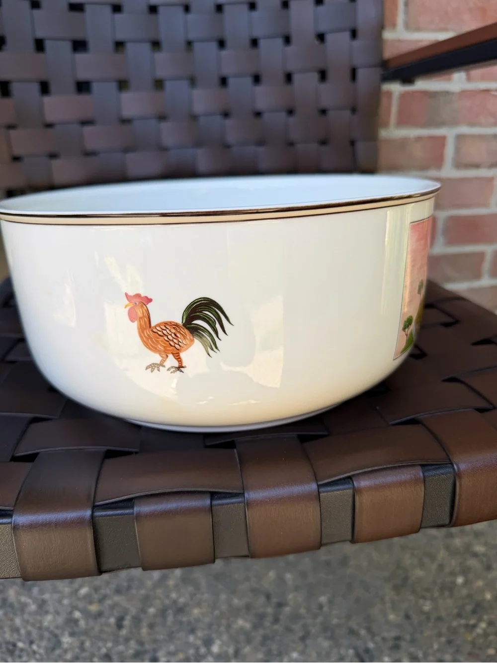 Villeroy & Boch measures 25”