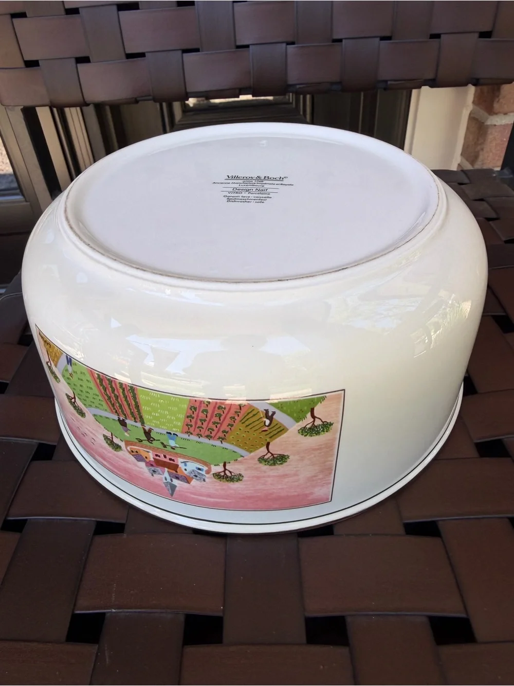 Villeroy & Boch measures 25”