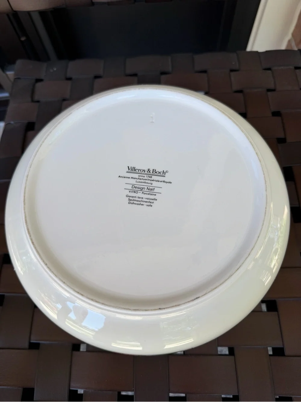 Villeroy & Boch measures 25”