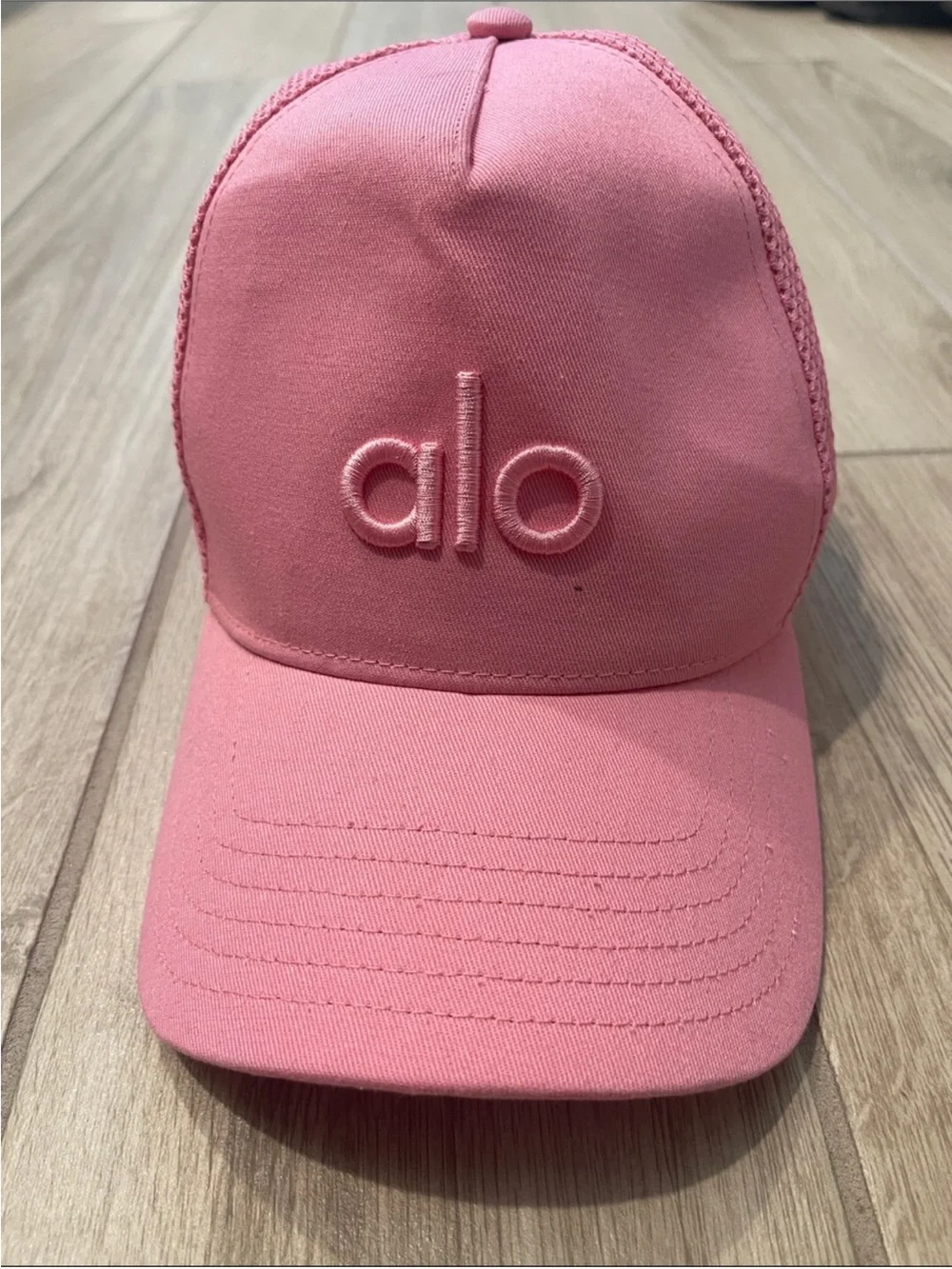 Alo Yoga District Trucker Hat Candy Heart Sweet Pink O/S