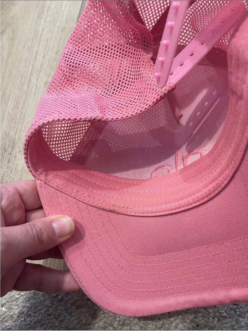 Alo Yoga District Trucker Hat Candy Heart Sweet Pink O/S