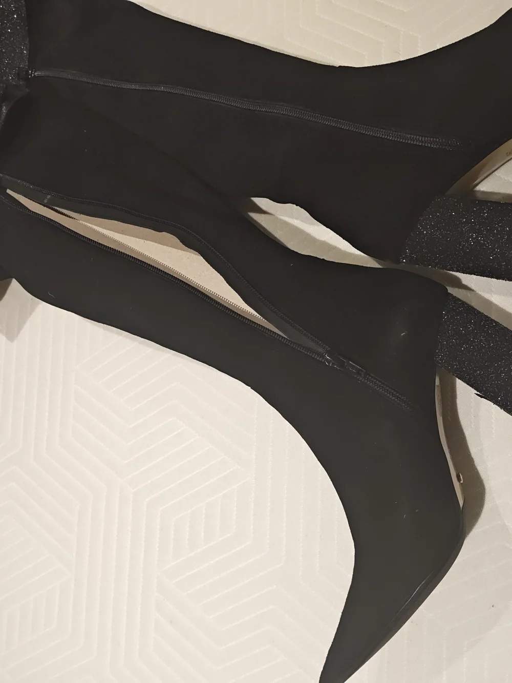 Laura Ferri chic black