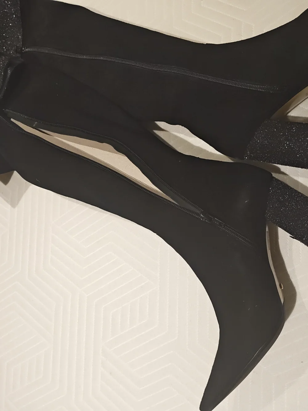 Laura Ferri chic black
