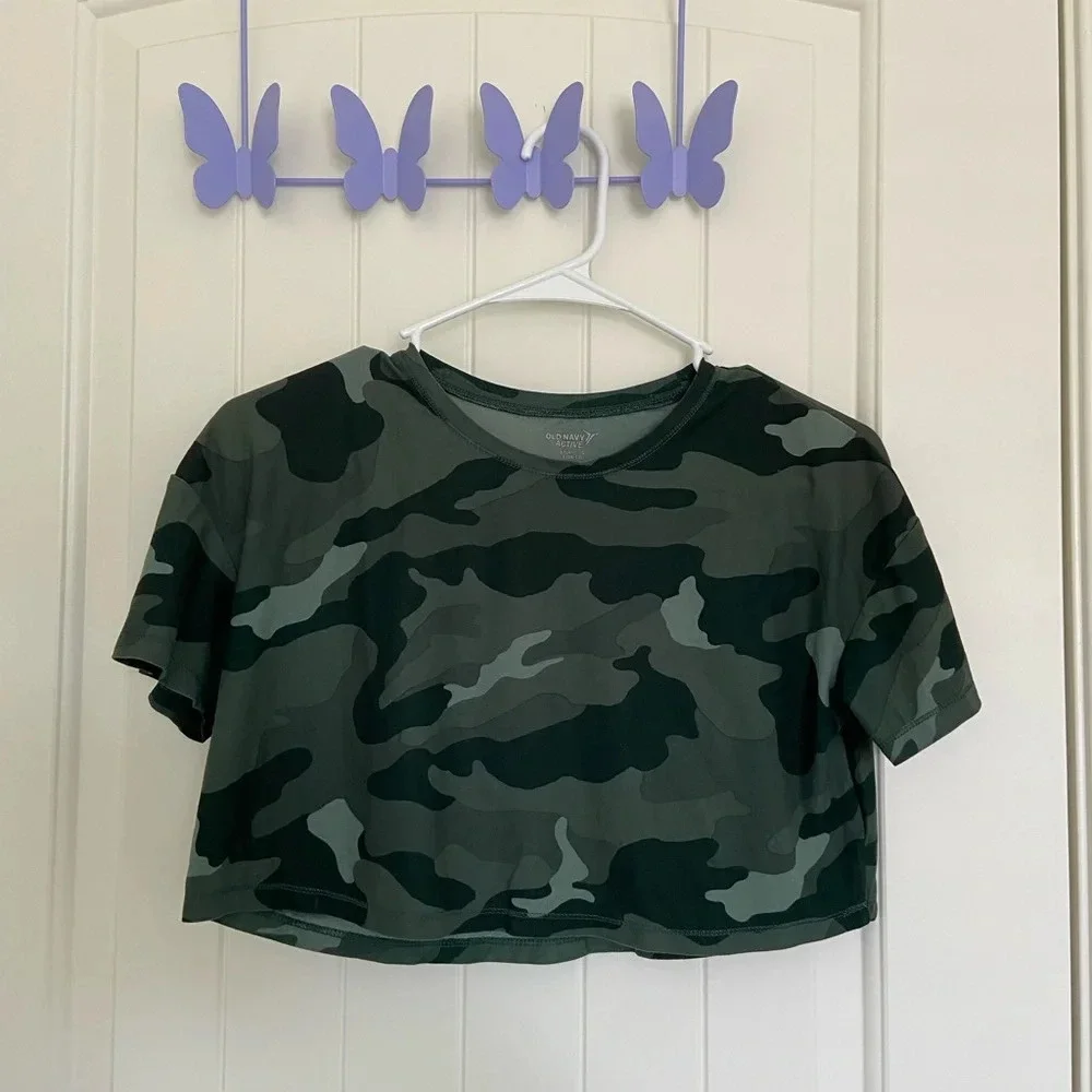 Old‎ Navy girl’s camouflage active cropped top — large