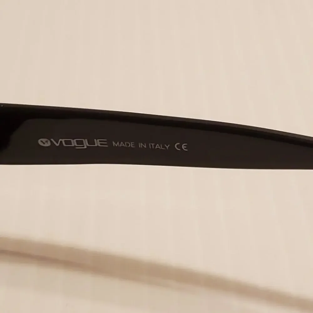 Vogue VO2327-S Sunglasses Frames W44/6. Size 52x18x130