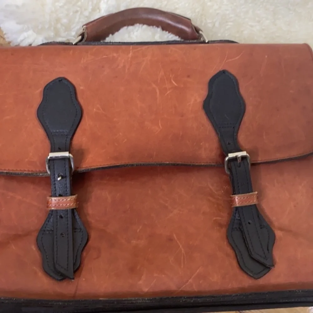 Leather Briefcase‎