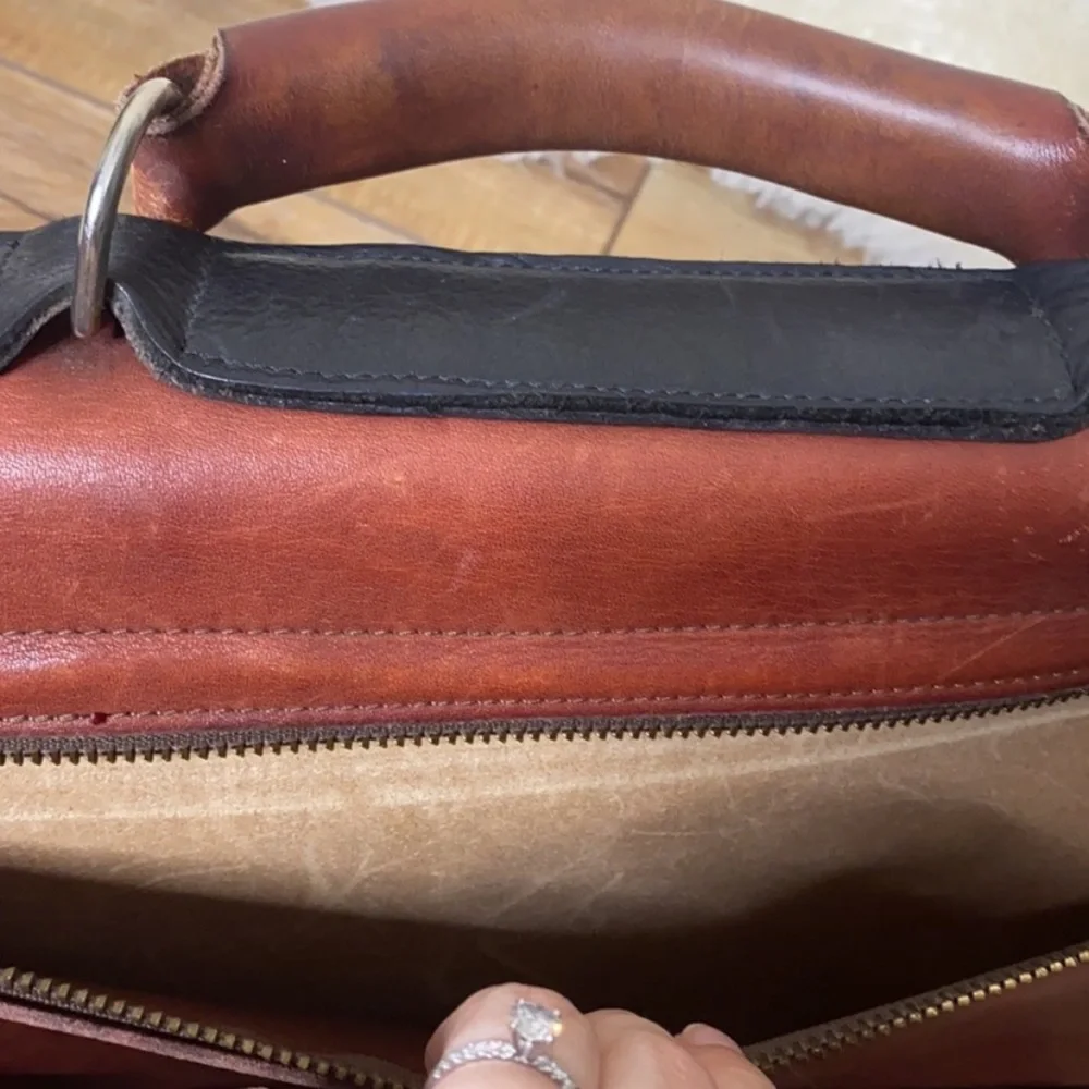 Leather Briefcase‎