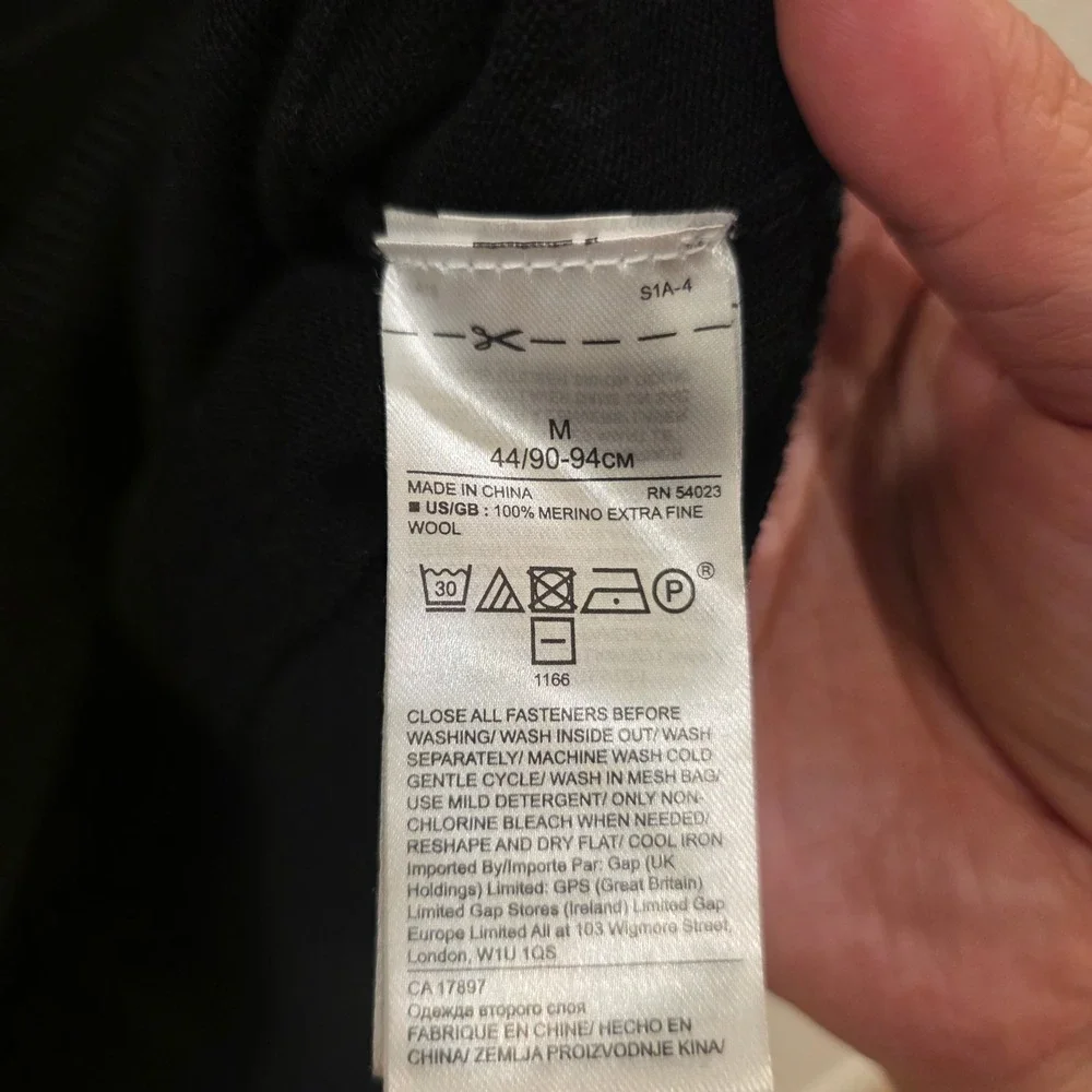 Banana Republic classic button
