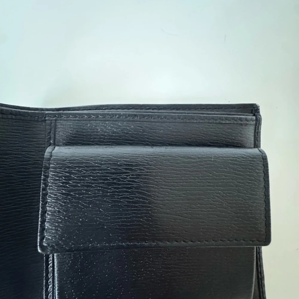 Gucci pre owned