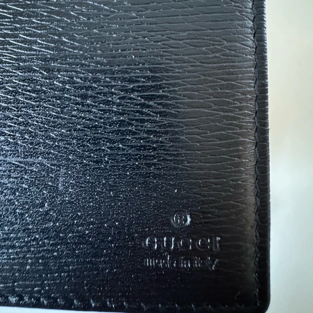 Gucci pre owned
