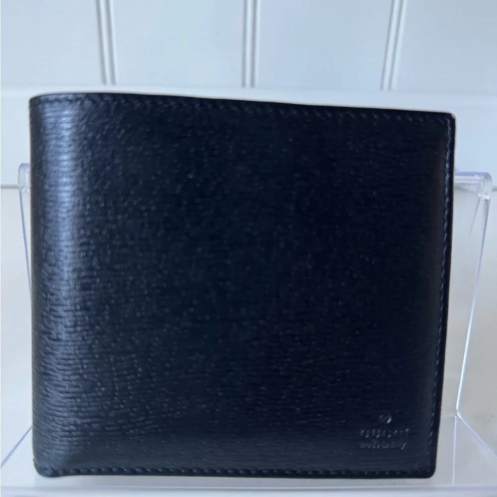 Gucci pre owned