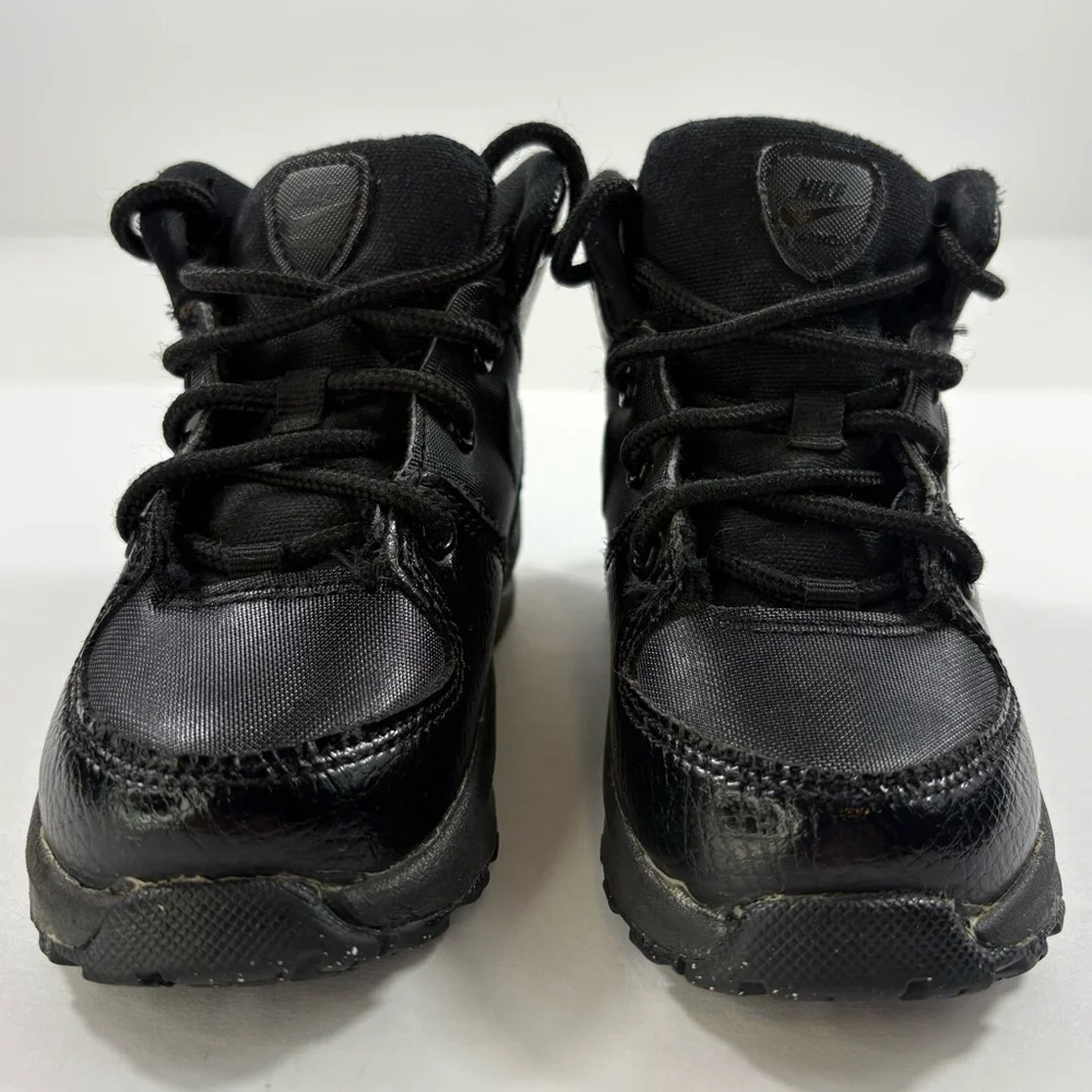 Nike manoa leather