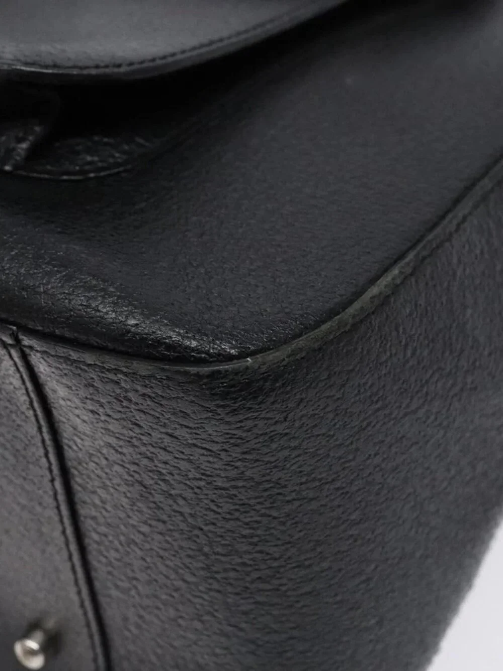 Gucci brand	gucci color	black