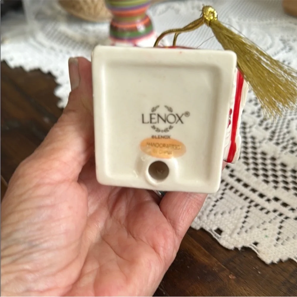Lenox red white