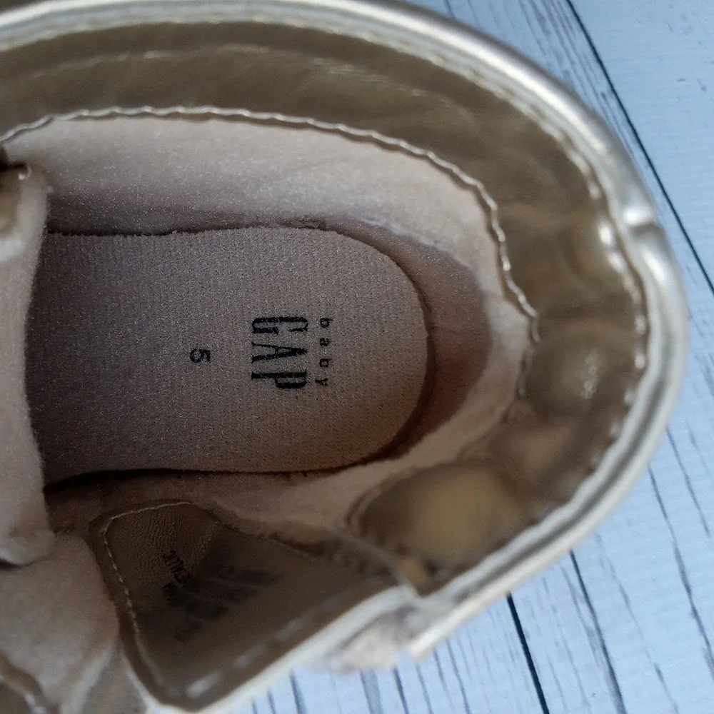 GAP adorable footwear