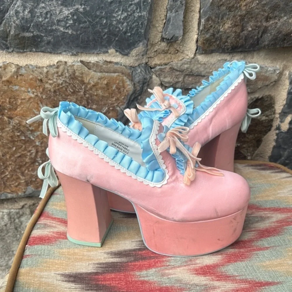 Sugar Thrillz Pastel Pink Platform Heels – Size 9M – Blue Ruffle Trim Velvet Bow