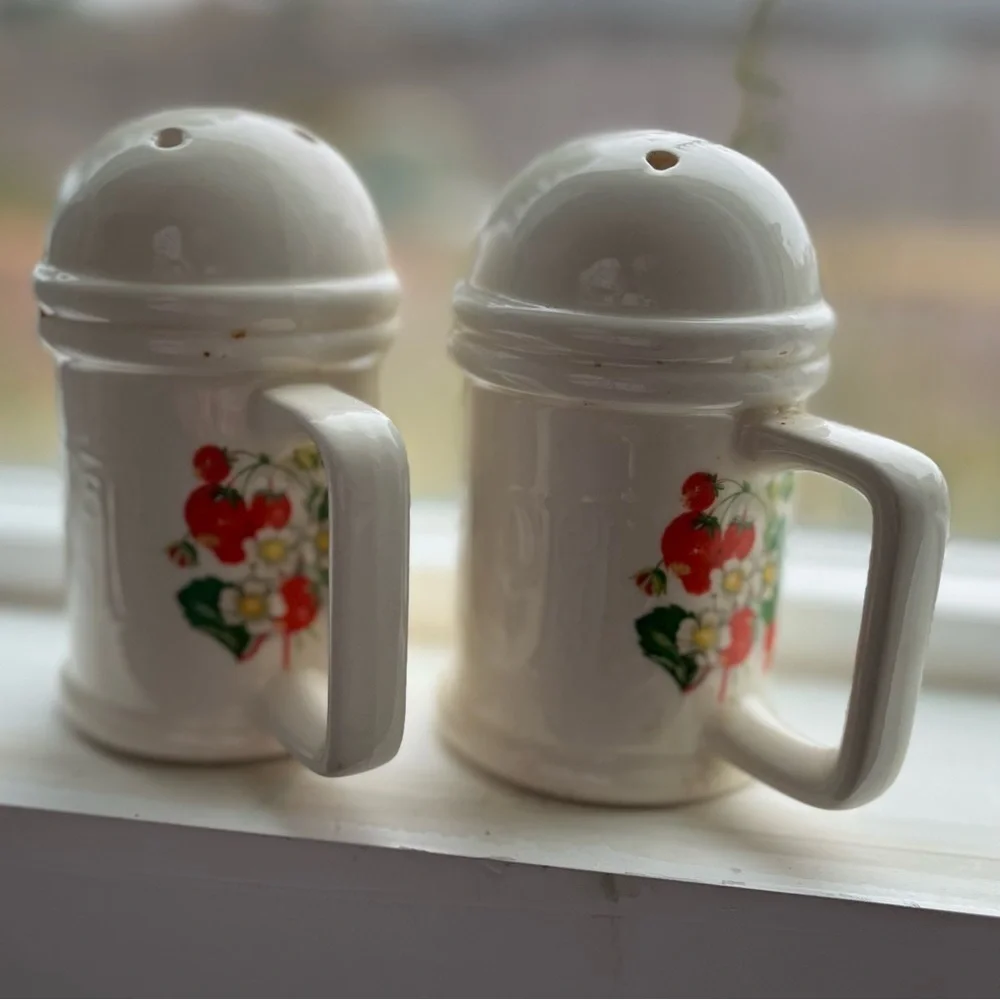 Vintage 80's Strawberries Salt and‎ Pepper Shakers Cottagecore Ceramic Handmade