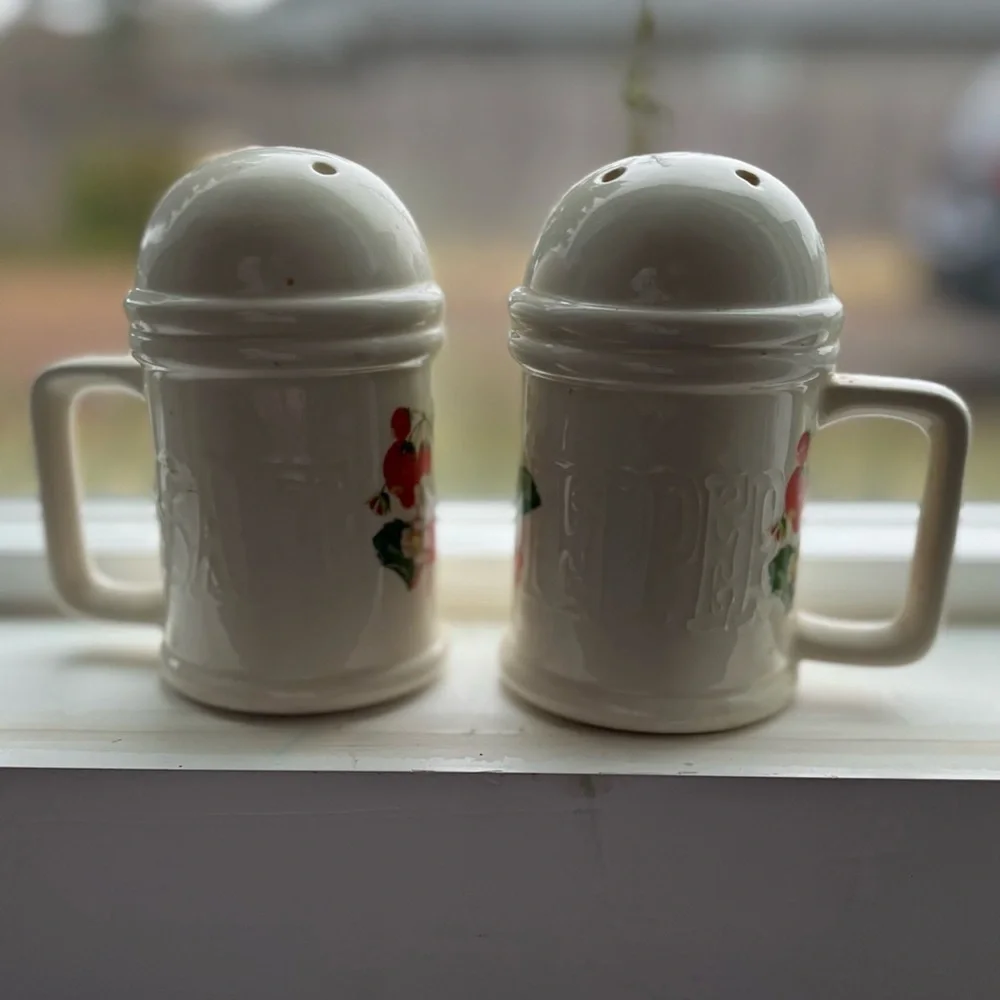 Vintage 80's Strawberries Salt and‎ Pepper Shakers Cottagecore Ceramic Handmade