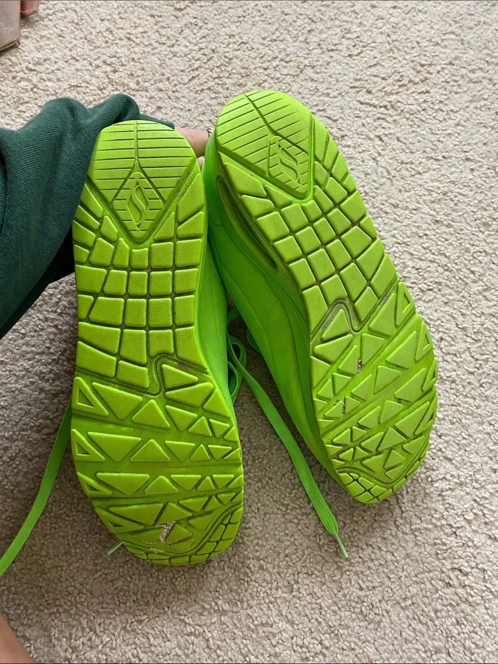 Skechers neon lime