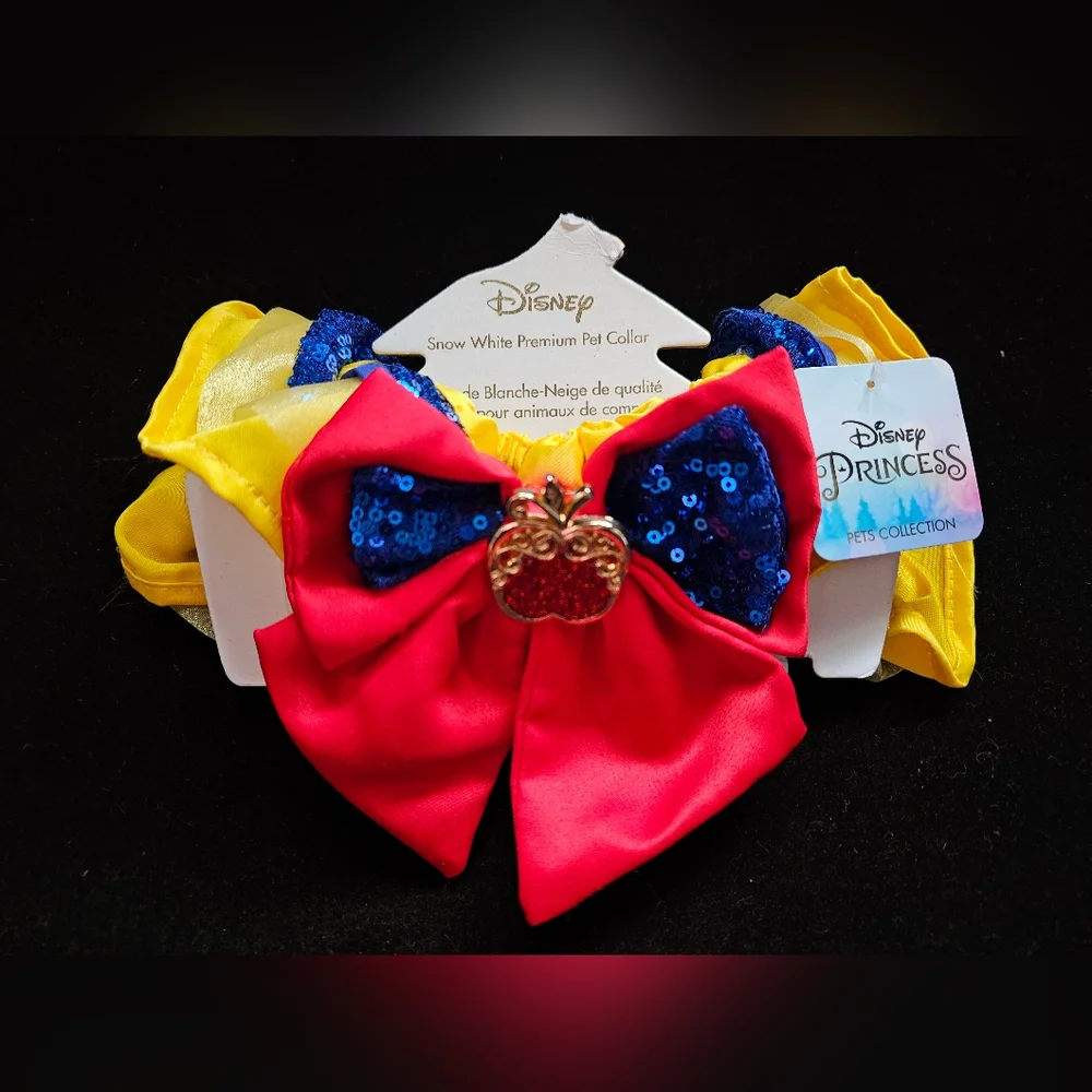 NWT Disney Princess Pet Collar with Snow White  Red and Blue Bow Med. 11.5-23.5