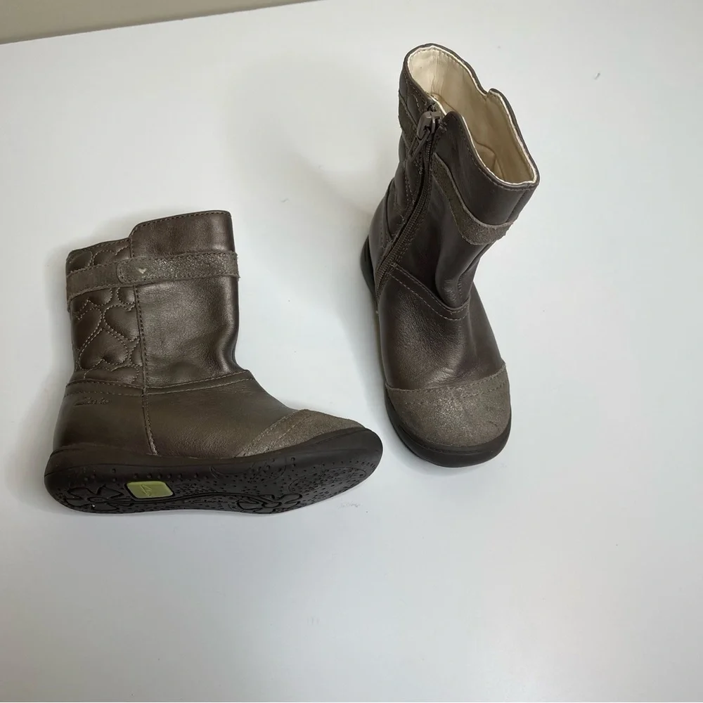 Clarks gold tone