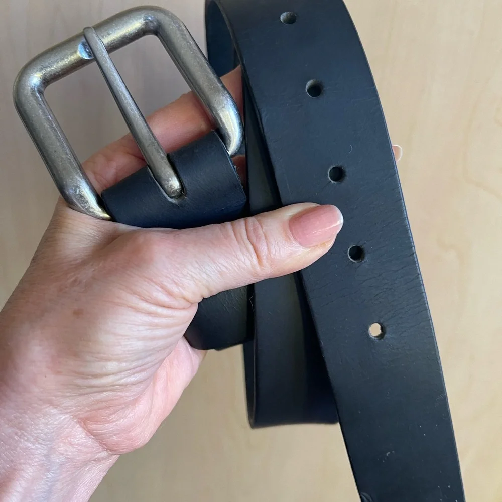 Zelikovitz Black leather belt.  NEW Size 36 for a 34 waist.