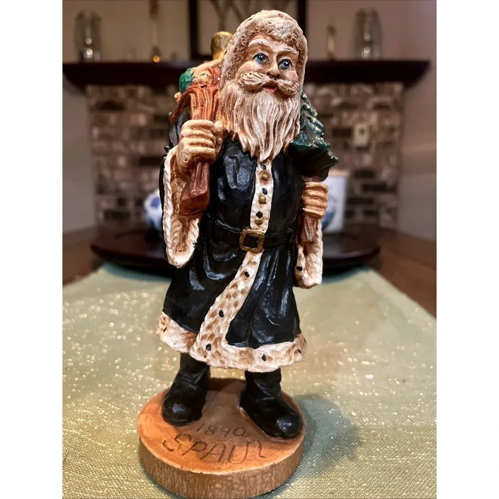 Wood World Santa with Wreath France 1890 Pecan Resin Figurine 8