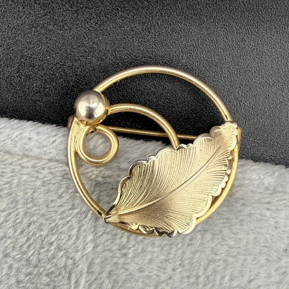 Vintage Gold Filled‎ Brooch Leaf 12K Gold Filled Signed Celart