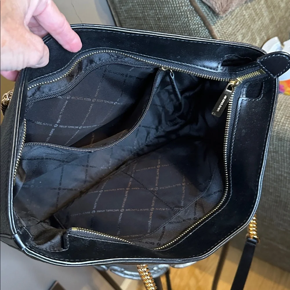 🚨Michael Kors Jet Set Black Tote Medium Front Zip Pebbled Leather Gold Chain