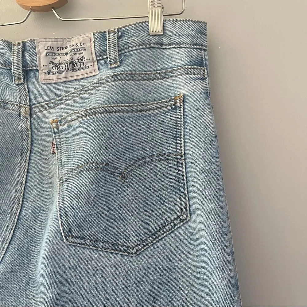 Vintage 80s 90s Levi’s White Tab Relaxed Fit Jeans Acid Wash Tapered Leg Size 34