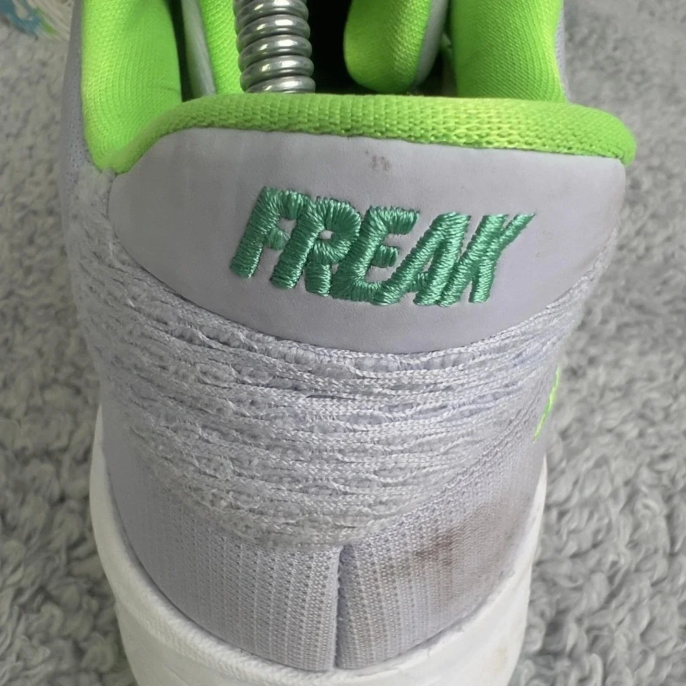 Nike Zoom Freak 4 Shoes Mens Size 9 White Green Basketball DJ6149-101 Sneakers