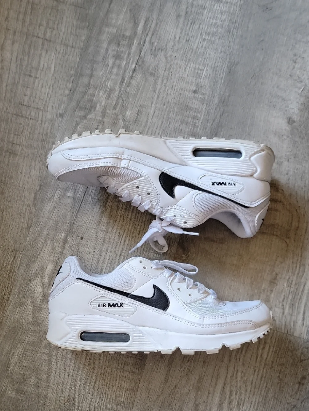 Nike women white