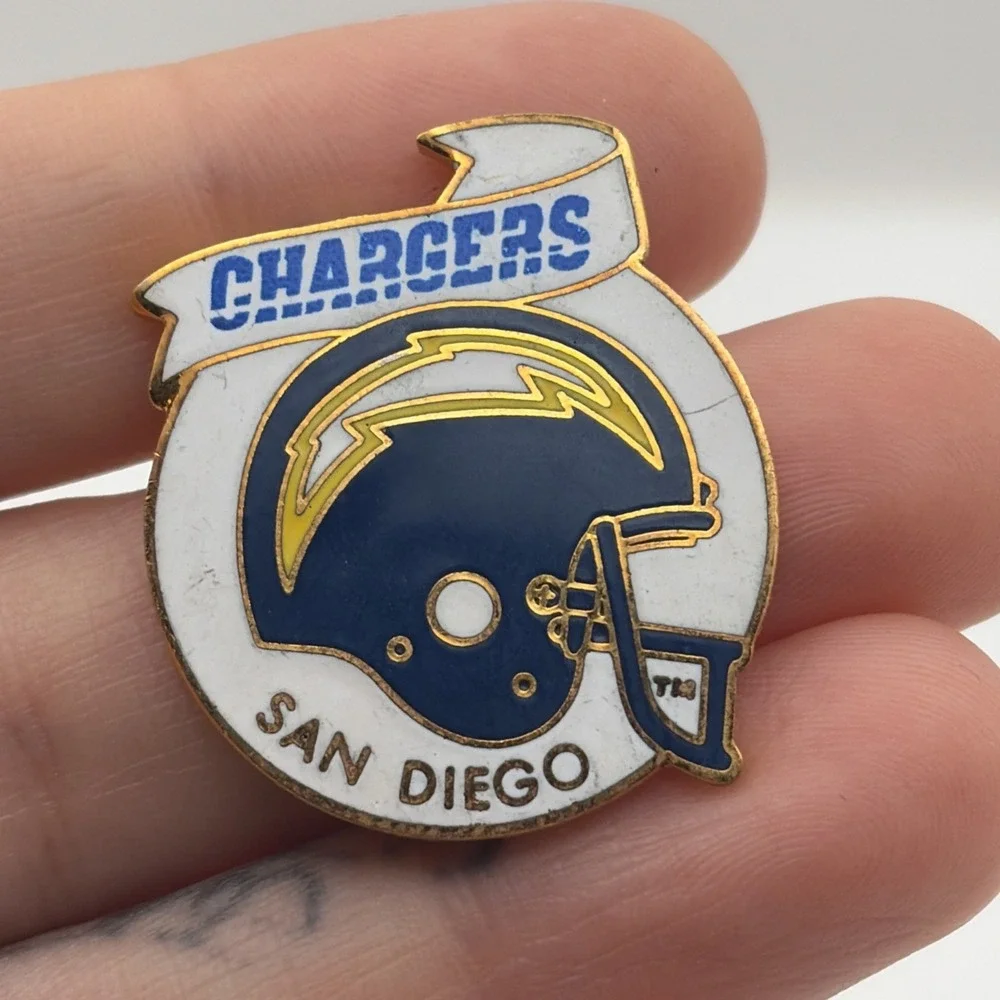 Vintage San Diego Chargers Helmet NFL‎ Football Lapel Hat Pin