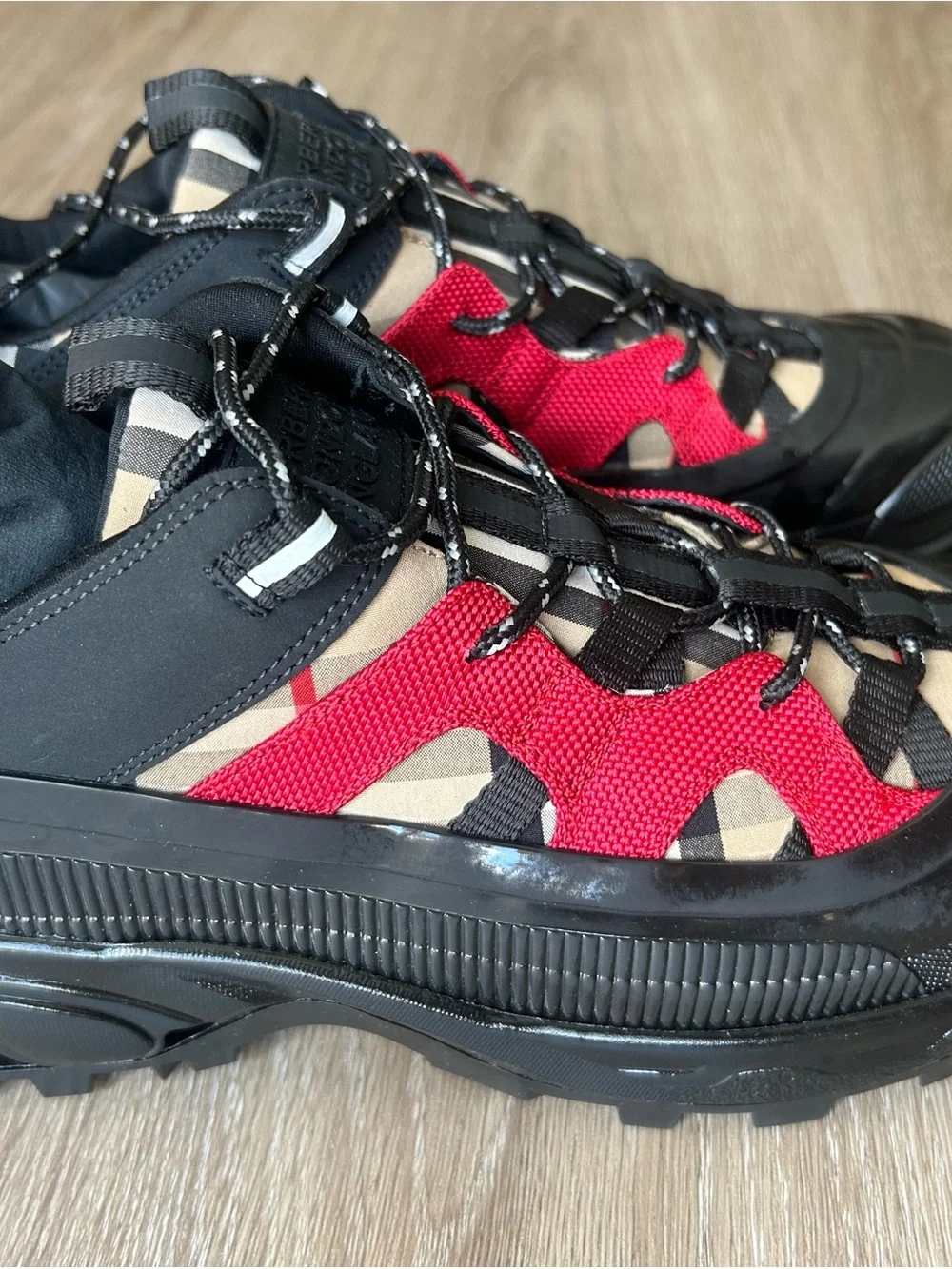 Burberry bold platform