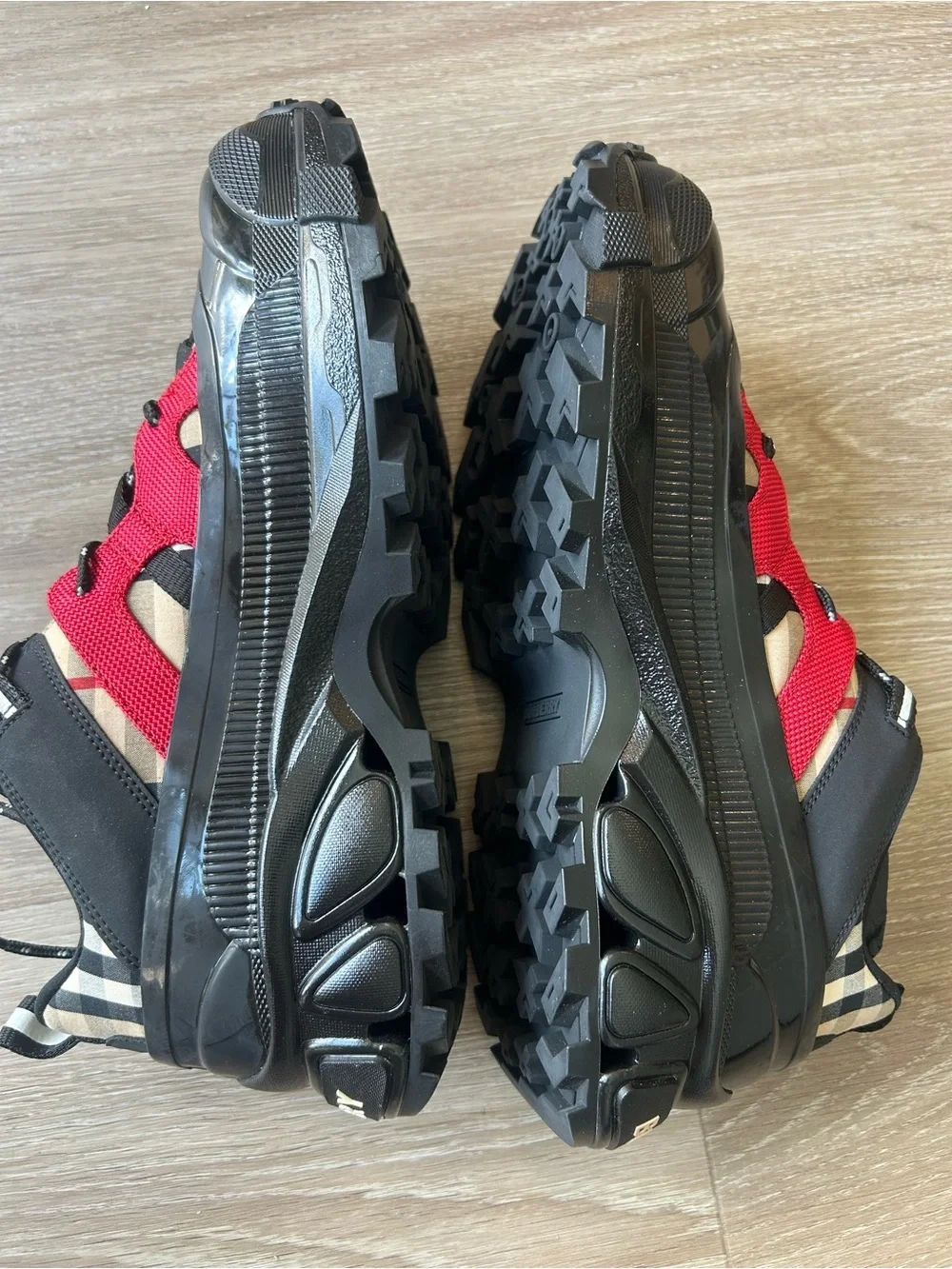 Burberry bold platform