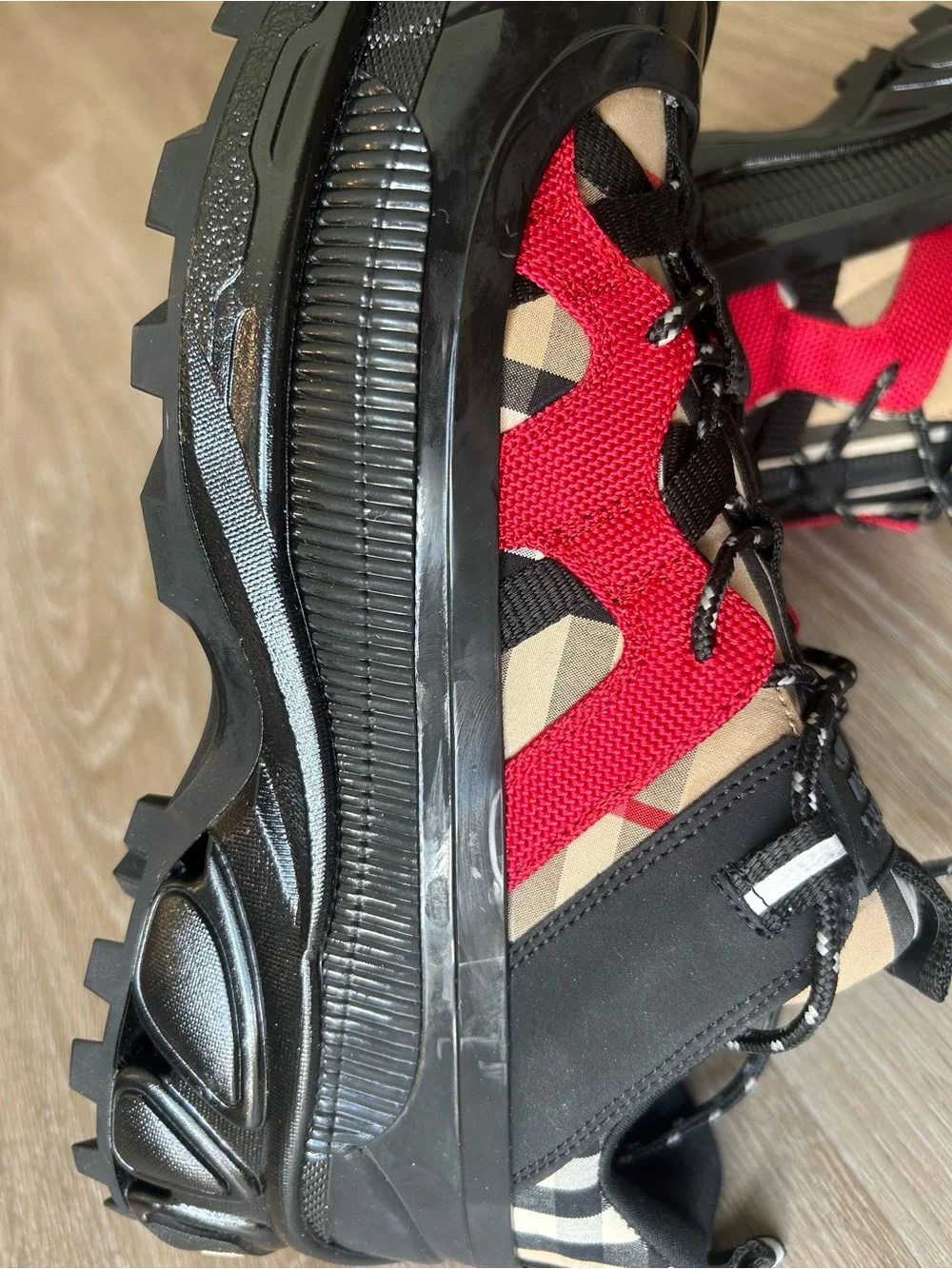Burberry bold platform