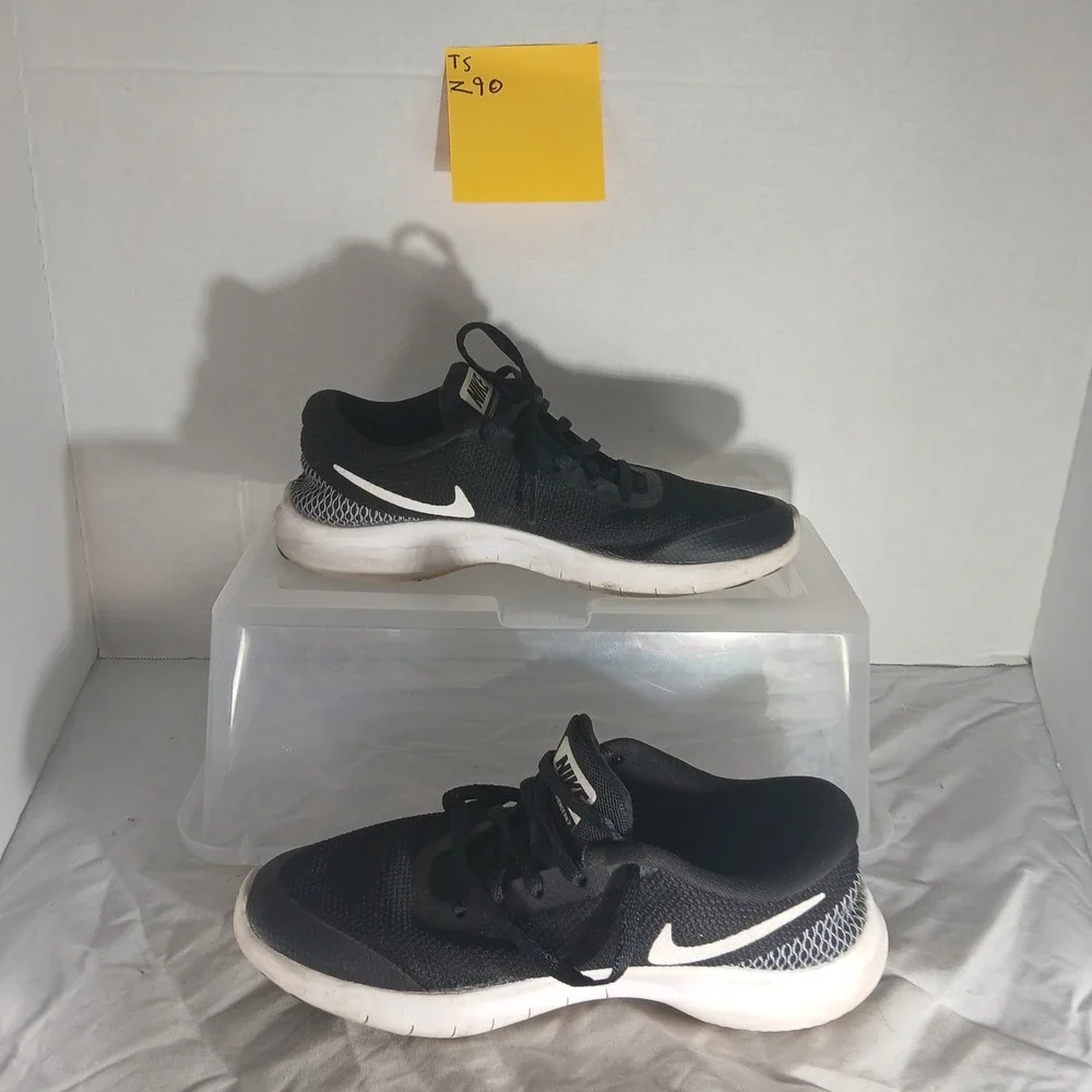 Nike experience lightweight