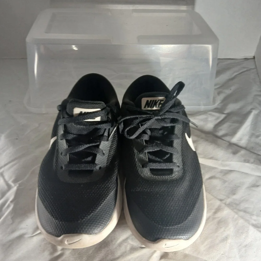 Nike experience lightweight