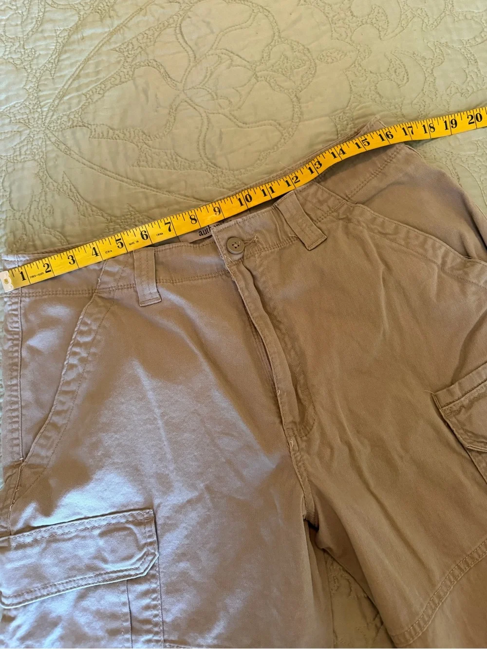 *Sold* Wrangler Authentics Khaki Cargo Shorts 32 Stretch Utility Y2K Gorpcore