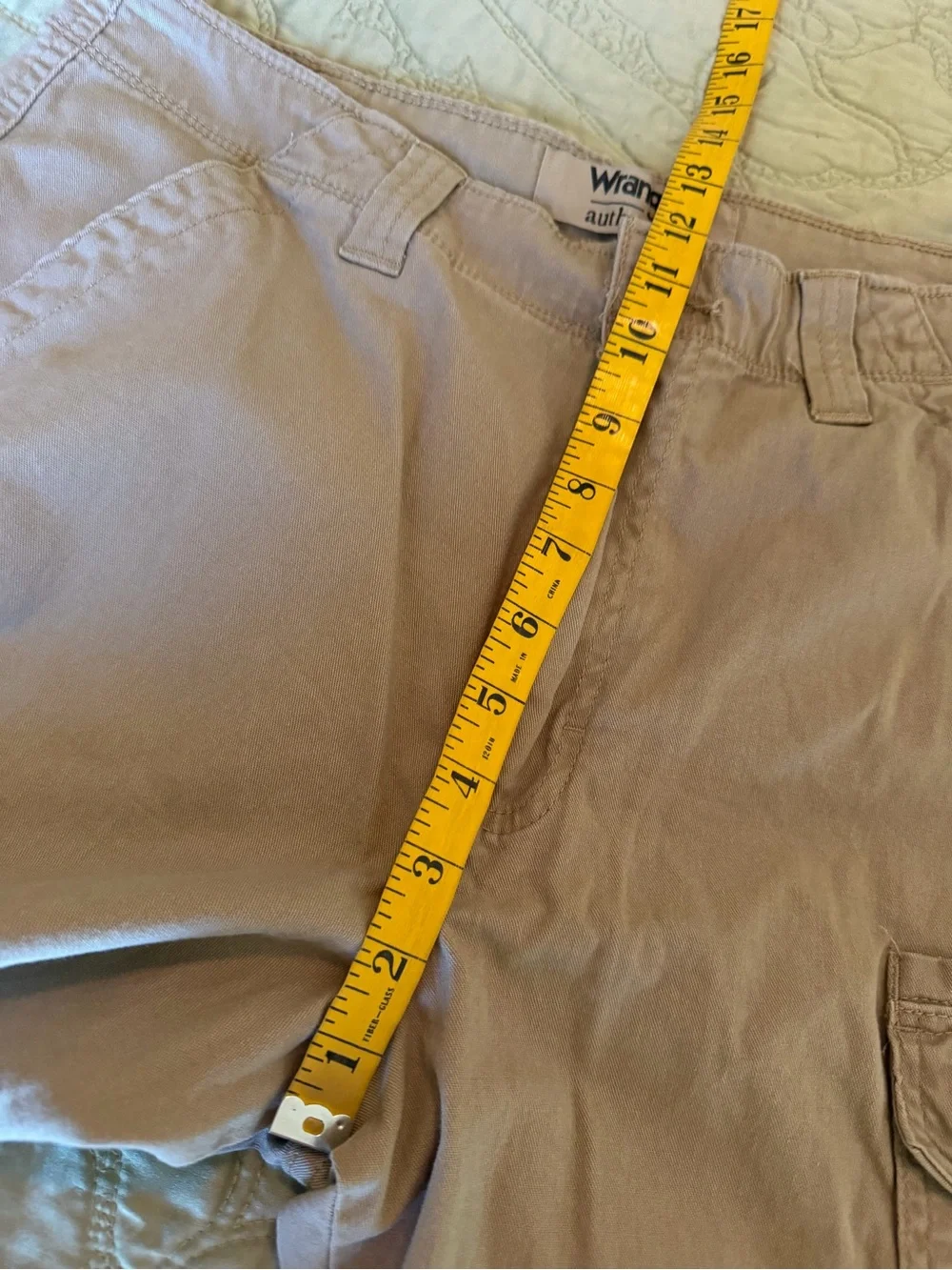 *Sold* Wrangler Authentics Khaki Cargo Shorts 32 Stretch Utility Y2K Gorpcore