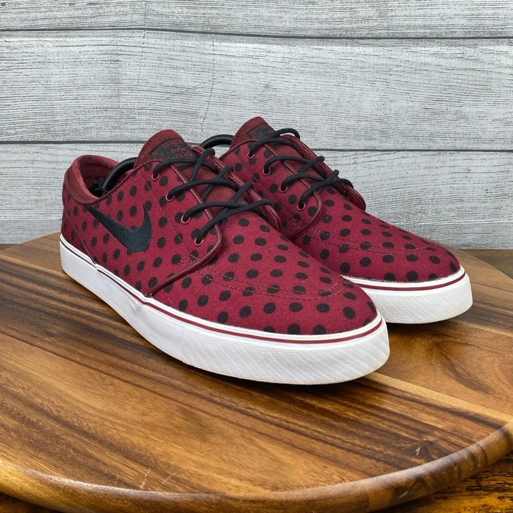 Nike red minimal ship